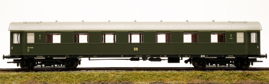 Liliput L384102 – 1. Klasse Schnellzugwagen A4ü-28 der (D)DR 