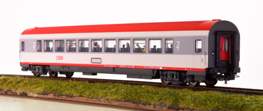 GebrauchteModellbahn | Piko 57613 – Intercity-Großraumwagen Bmz der ÖBB,  mit Figuren | Erste Klasse aus 2. Hand